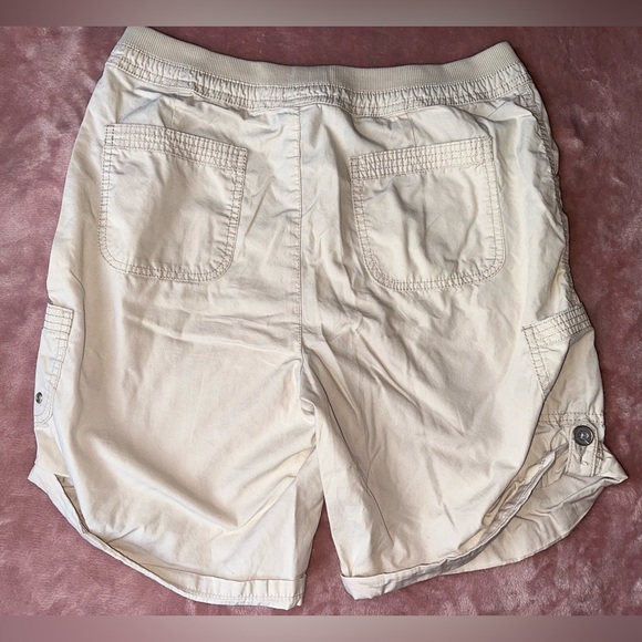 Cream Bermuda Shorts - Picture 4 of 4